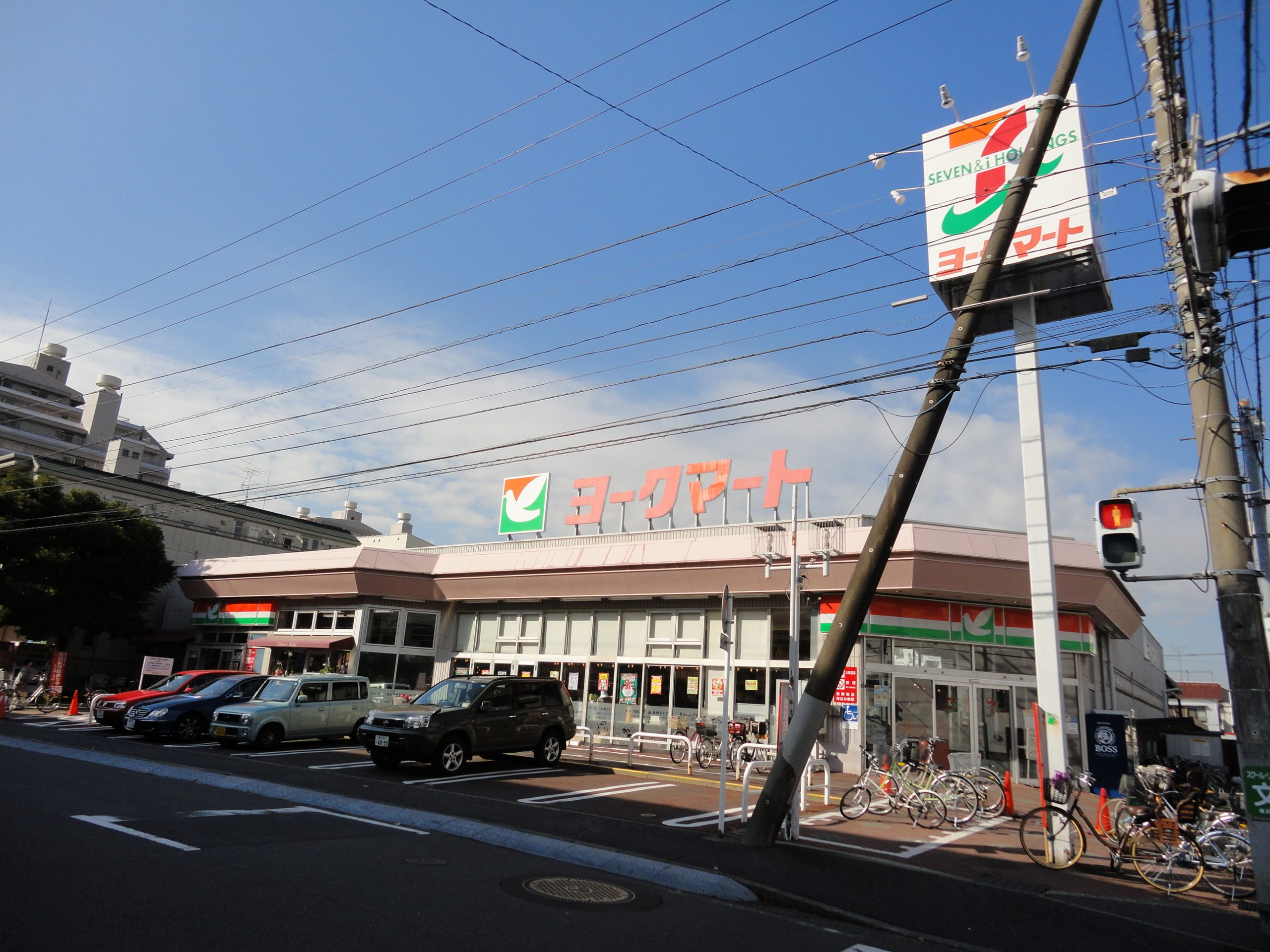 スーパー：ヨークマート　大倉山店　404m　近隣